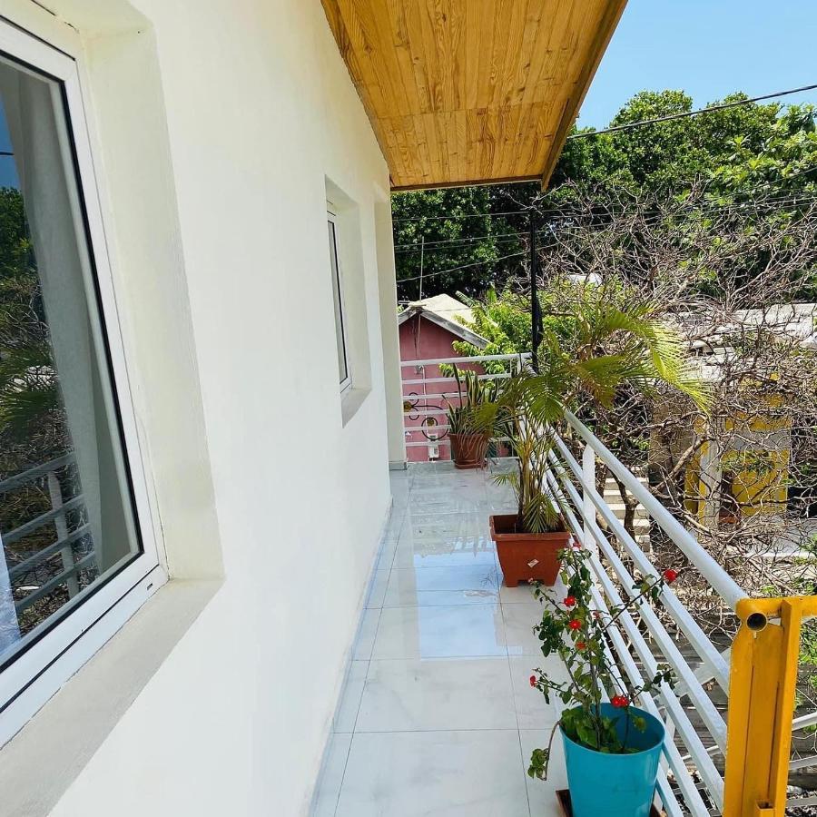 La Vue De Haut- T3 Avec Vue Imprenable Sur La Mer Villa Boueni Exterior foto
